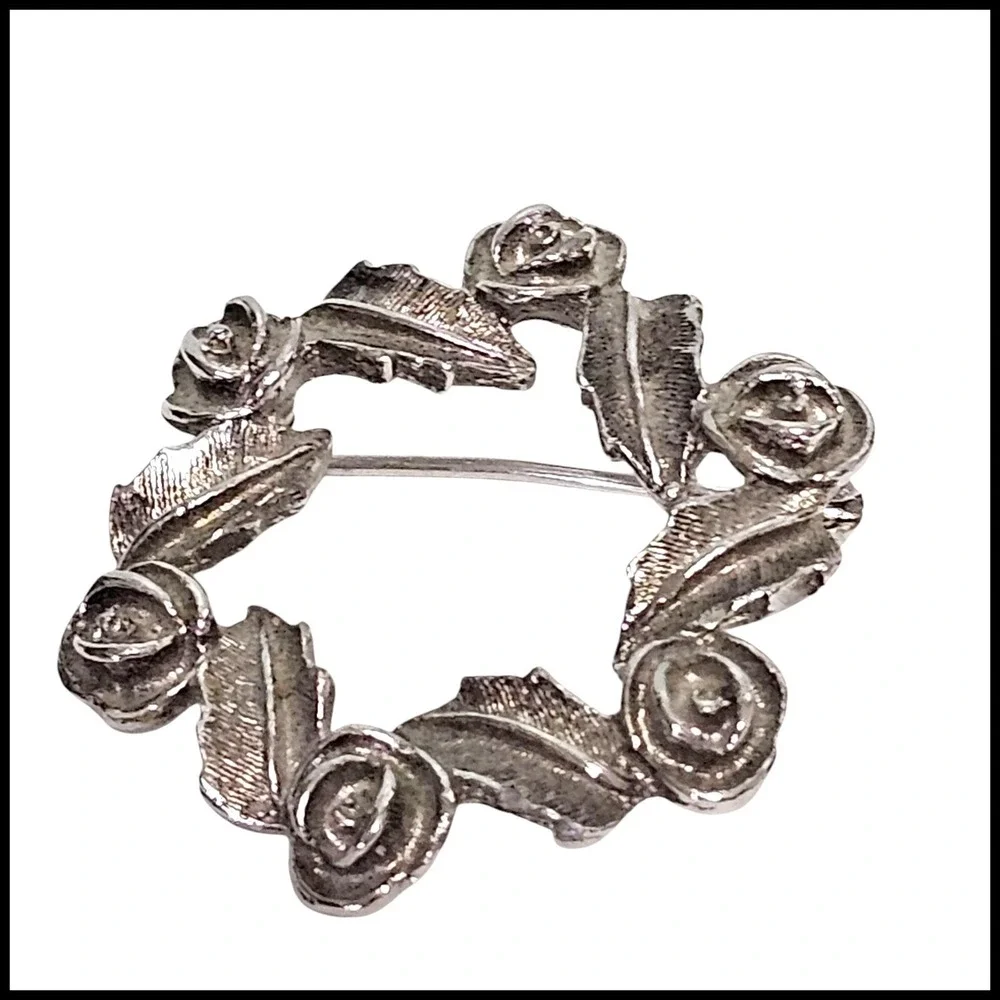 Sarah Coventry Vintage Brooch Floral Wreath Pin Silver Tone Costume Jewelry
